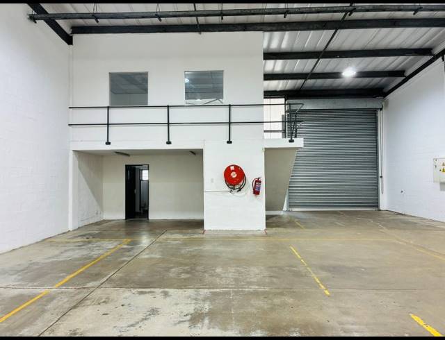 296M² WAREHOUSE TO LET IN RED HILL